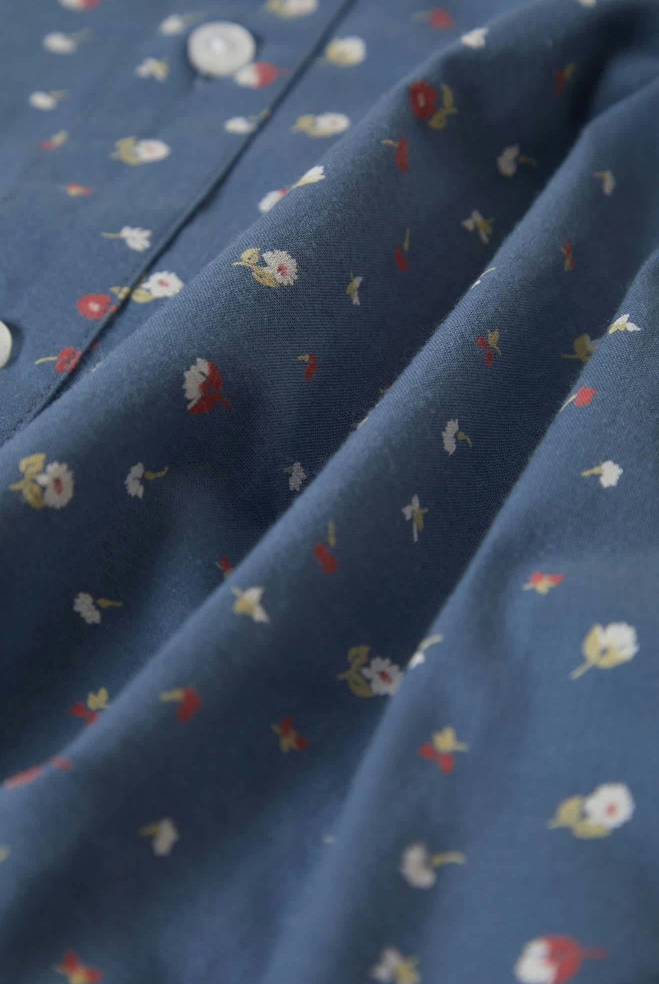 Men's Charter Print S/S Shirt in the color Bering Sea/Micro Floral - Additional Laydown image