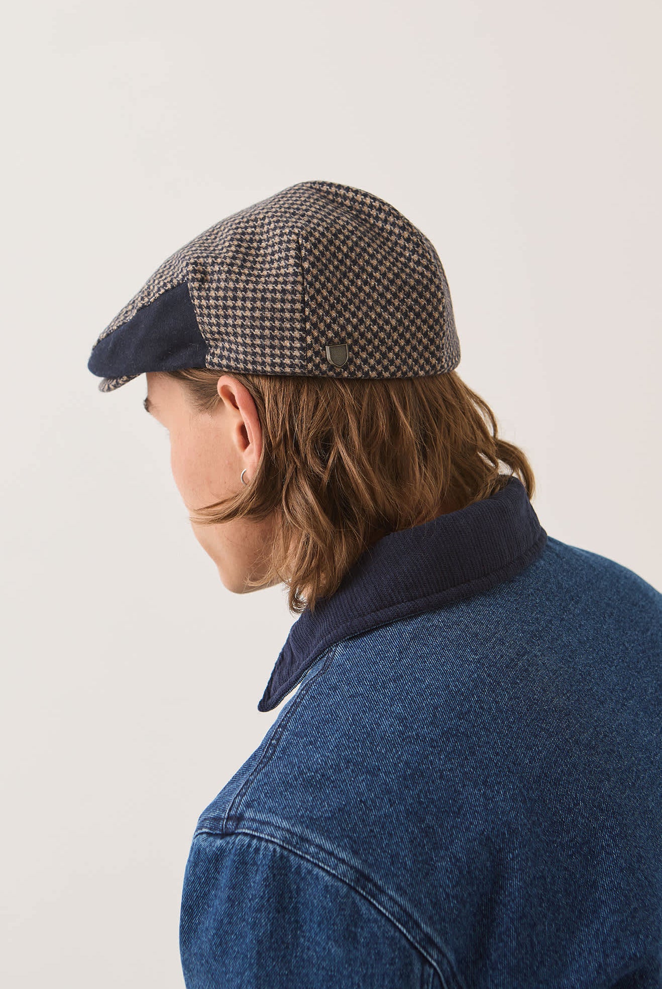 Unisex Hooligan Flat Cap in the color Navy/Sand Houndstooth - Additional Fit image