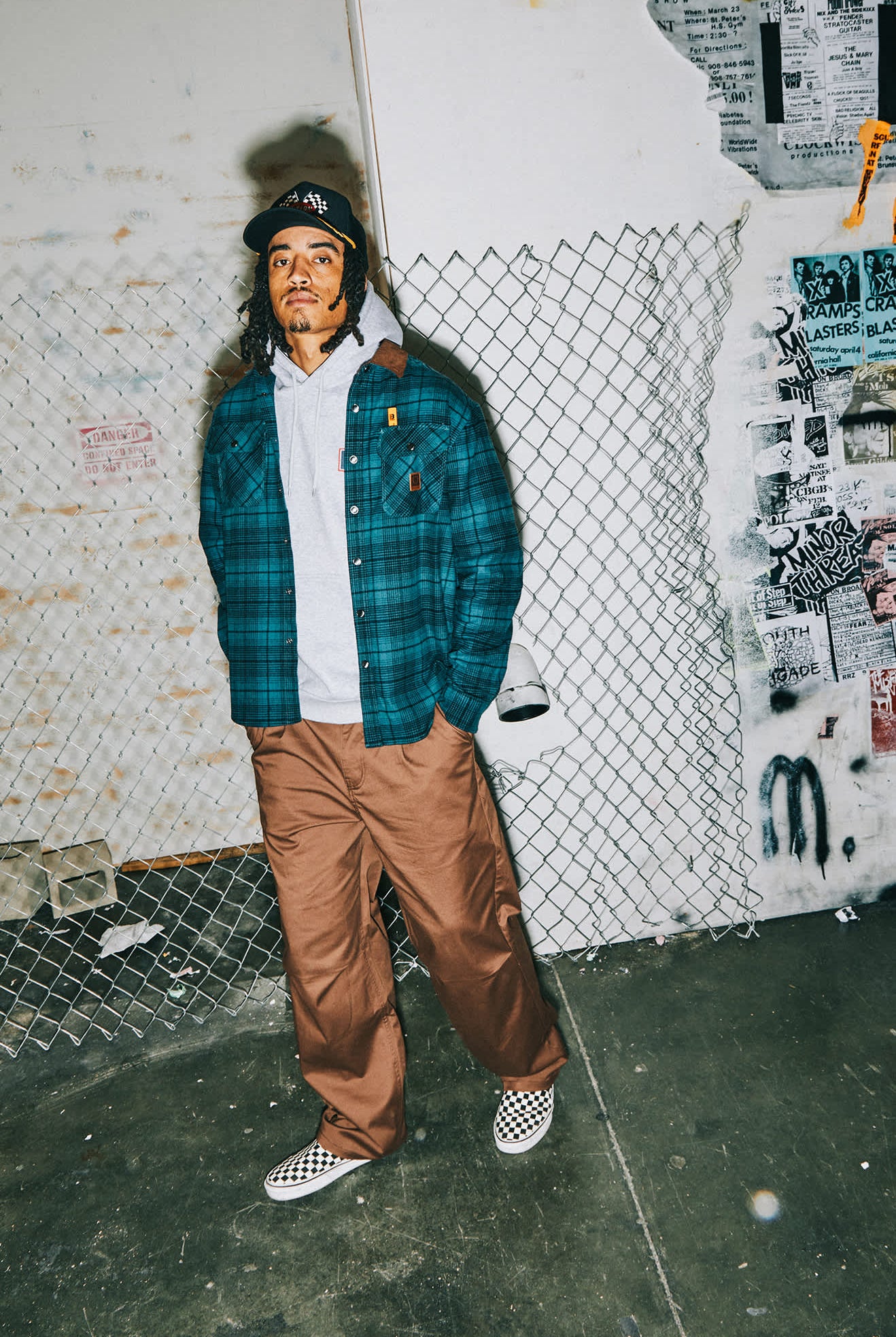 Men's Builders Bowery Stretch Water Resistant Flannel in the color Night Sage/Black - Men's Lifestyle image