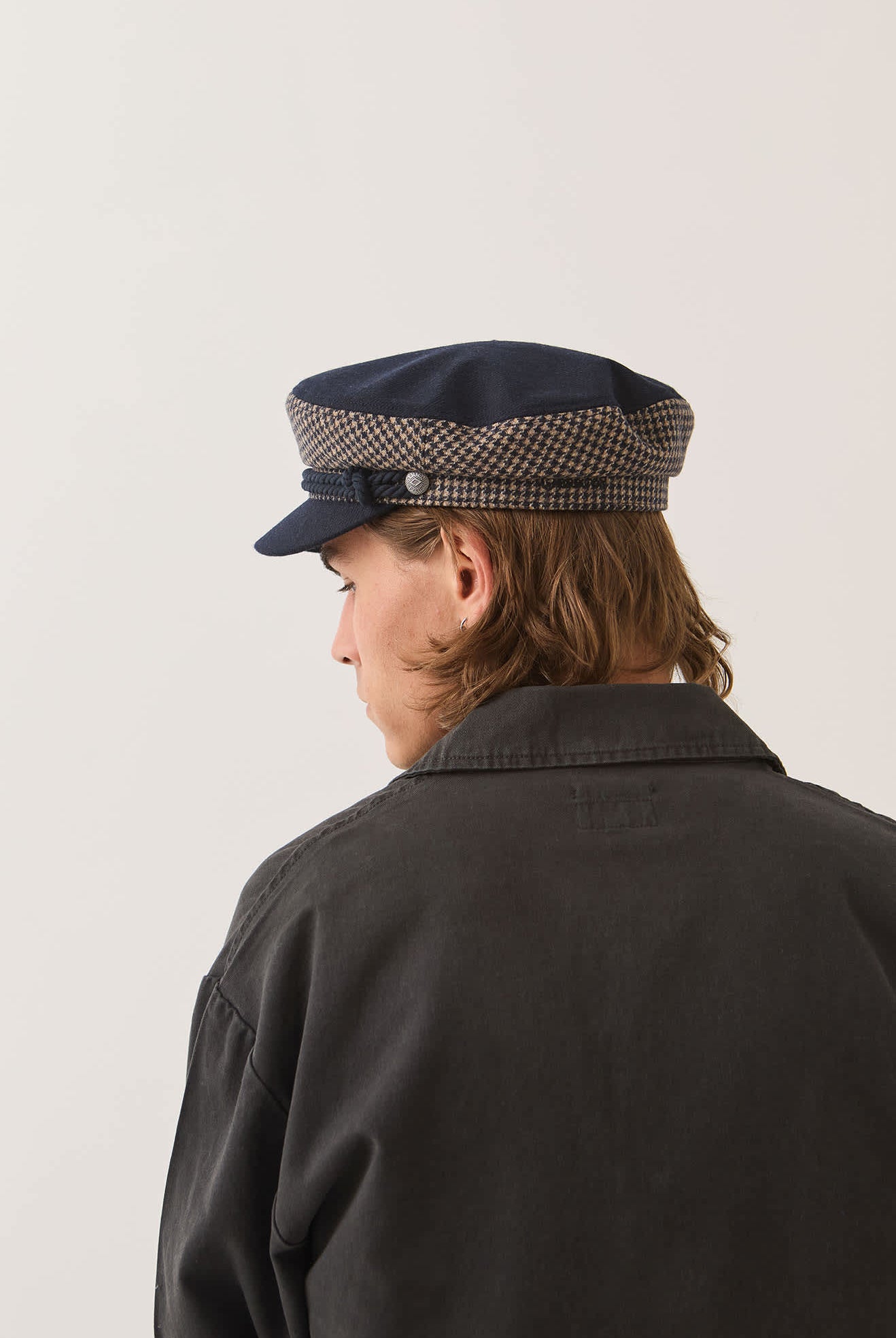 Unisex Fiddler Fisherman Cap in the color Navy/Sand Houndstooth - Additional Fit image