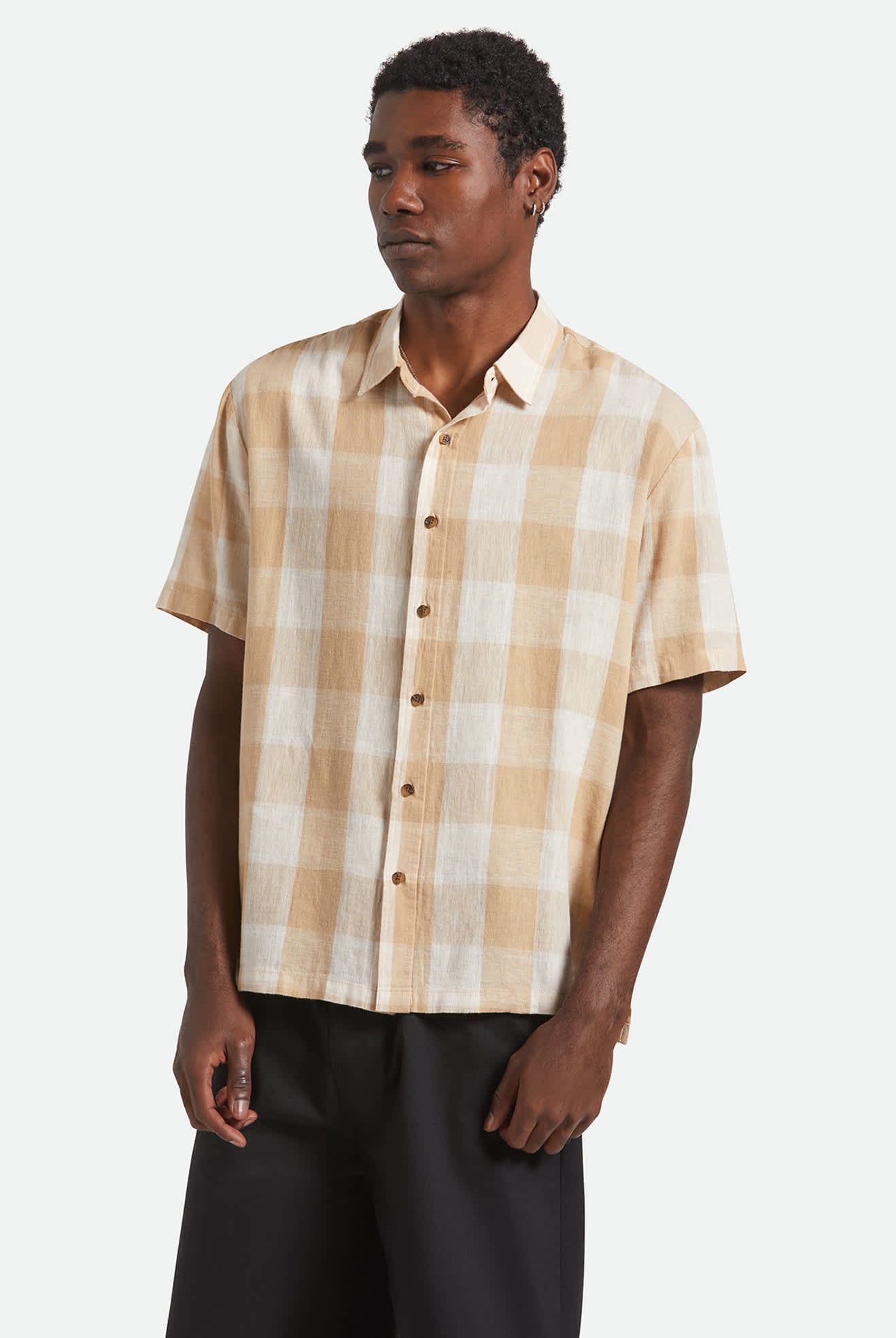 Men's Cru Linen Blend S/S Shirt in the color Off White/Sand - Men's Front View