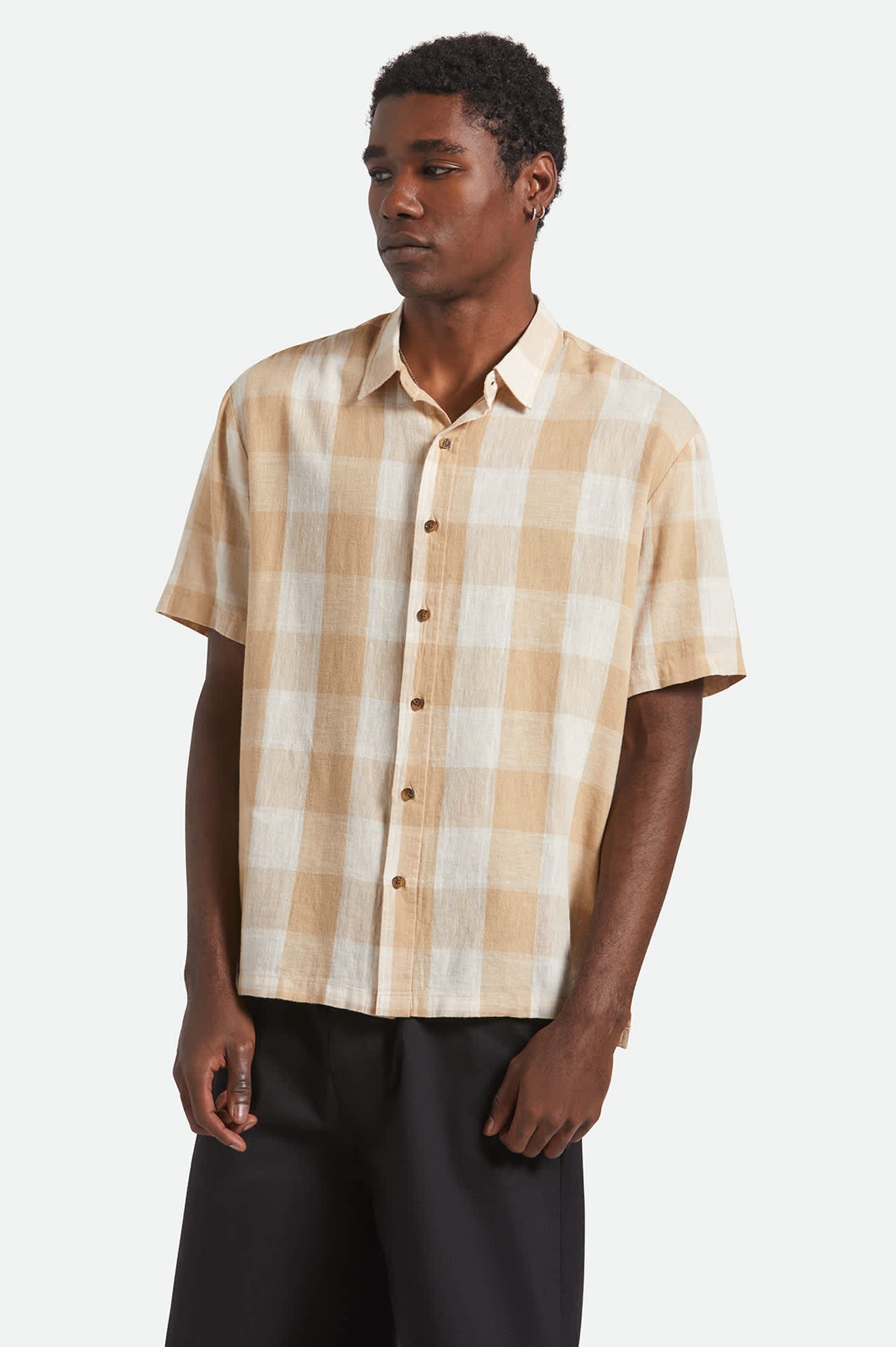 Men's Cru Linen Blend S/S Shirt in the color Off White/Sand - Men's Front View