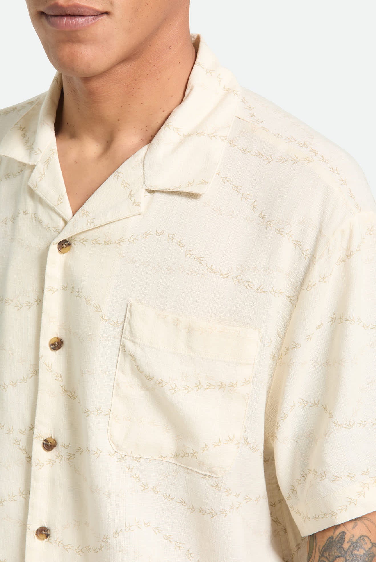 Men's Bunker Slub Short Sleeve Shirt in the color Whitecap/Black Swallows - Additional Fit image