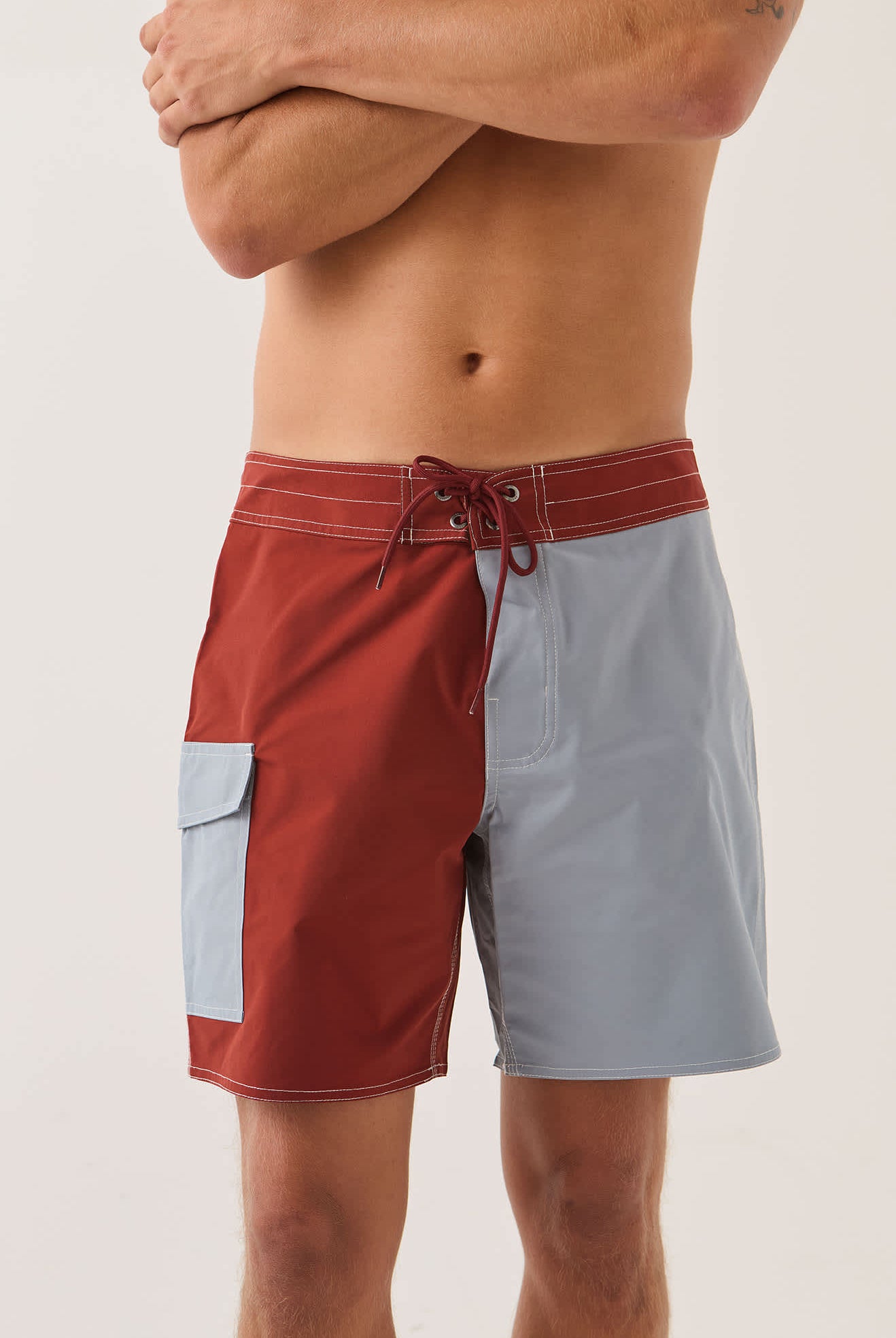 Men's Classic Trunk 17" in the color Dark Brick/Dusty Blue - Additional Fit image