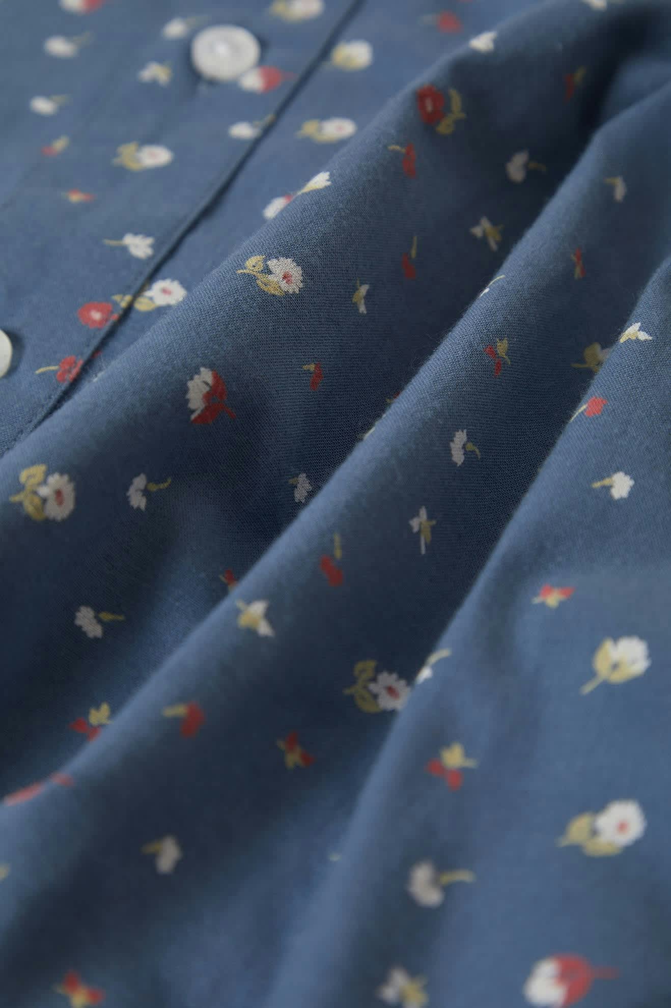 Men's Charter Print S/S Shirt in the color Bering Sea/Micro Floral - Additional Laydown image