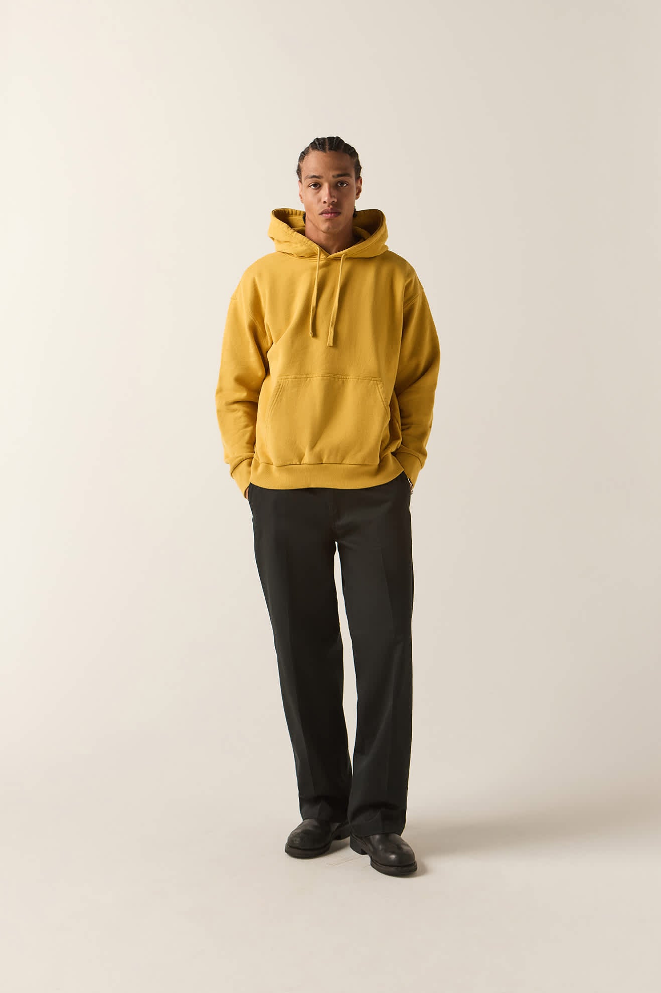 Men's Brixton Baseline Hood Fleece in the color Dusted Ochre Vintage Wash - Additional Fit image