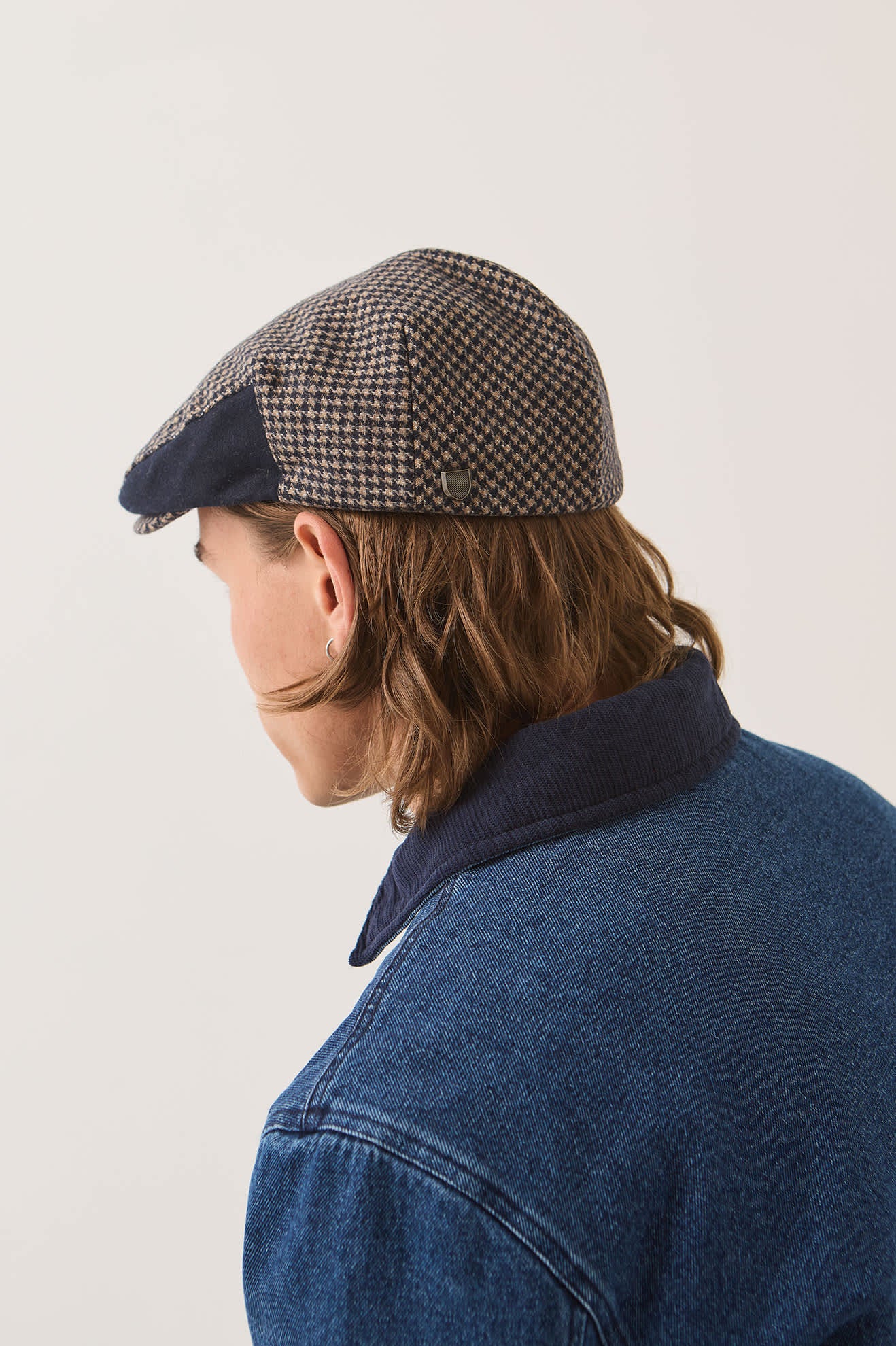 Unisex Hooligan Flat Cap in the color Navy/Sand Houndstooth - Additional Fit image