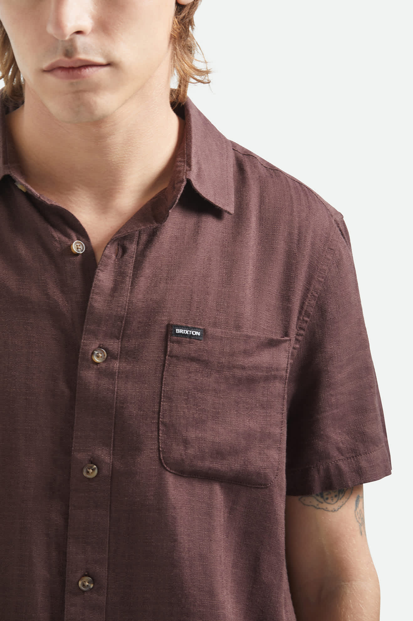Men's Charter Slub Short Sleeve Shirt in the color Chocolate - Additional Fit image