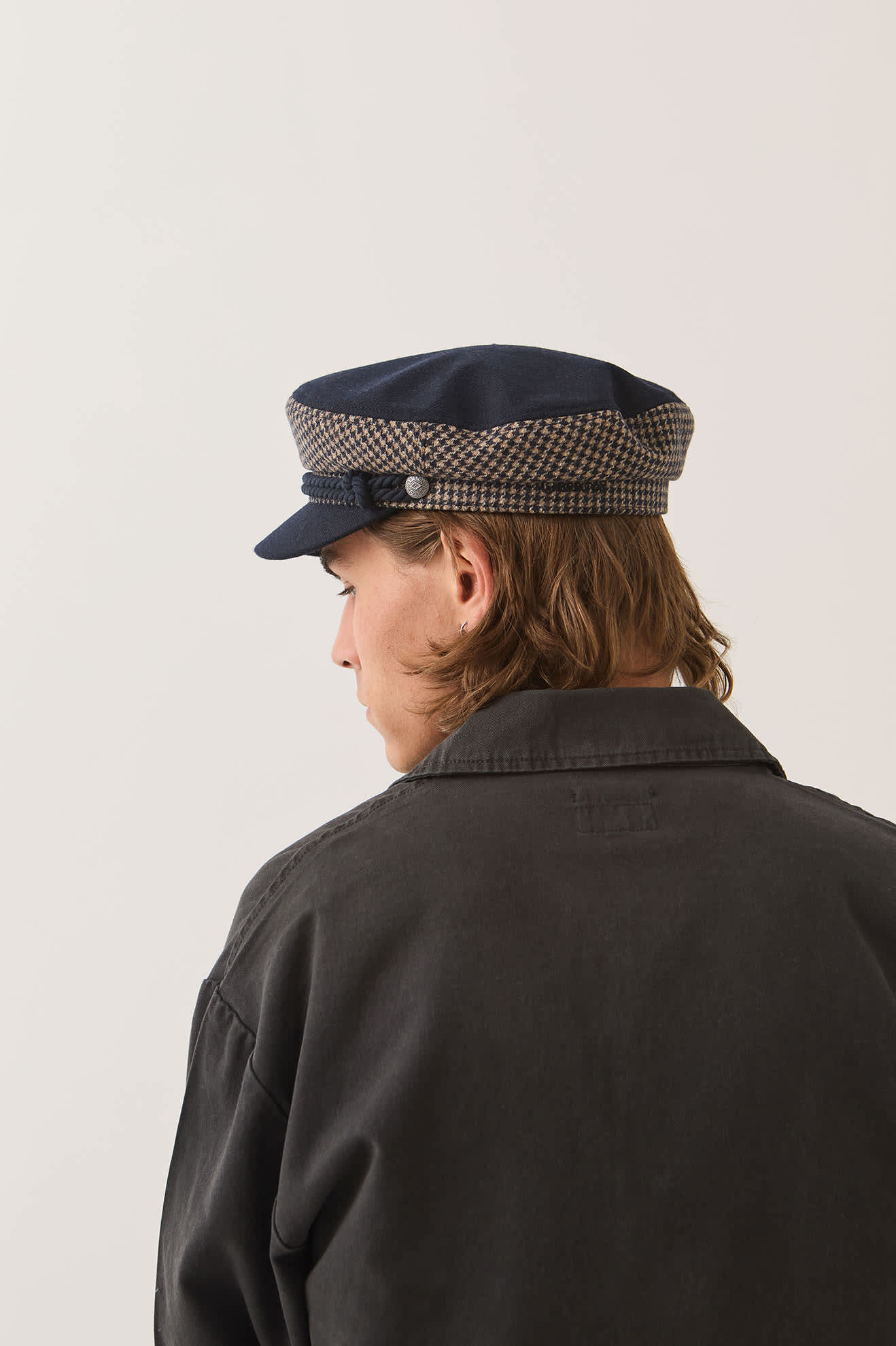 Unisex Fiddler Fisherman Cap in the color Navy/Sand Houndstooth - Additional Fit image