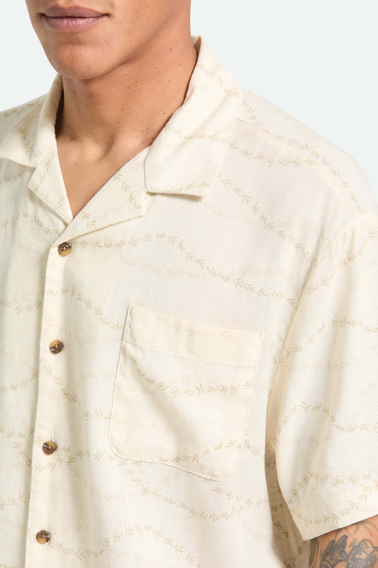 Men's Bunker Slub Short Sleeve Shirt in the color Whitecap/Black Swallows - Additional Fit image