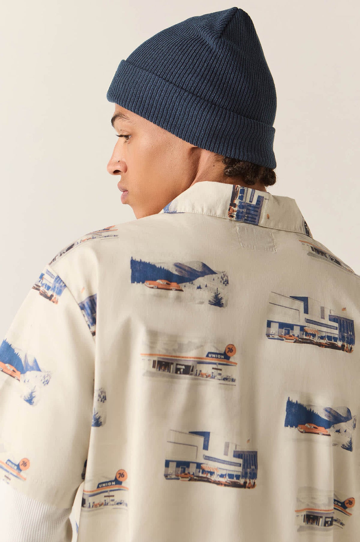 Men's 76 Resort Shirt in the color Off White/Scenic - Additional Fit image