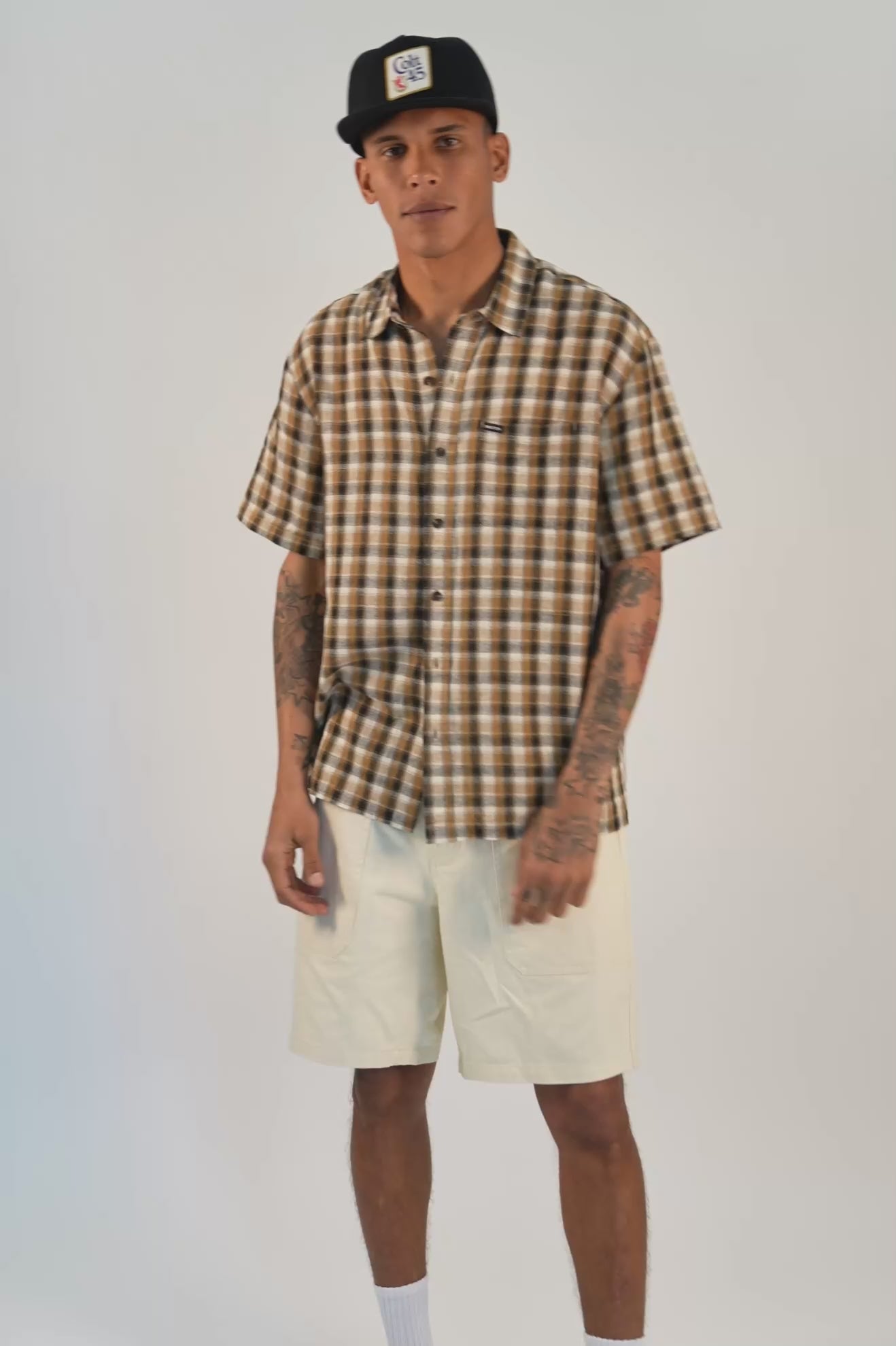 Men's Cru Linen Blend Plaid Short Sleeve Shirt in Black/Tobacco