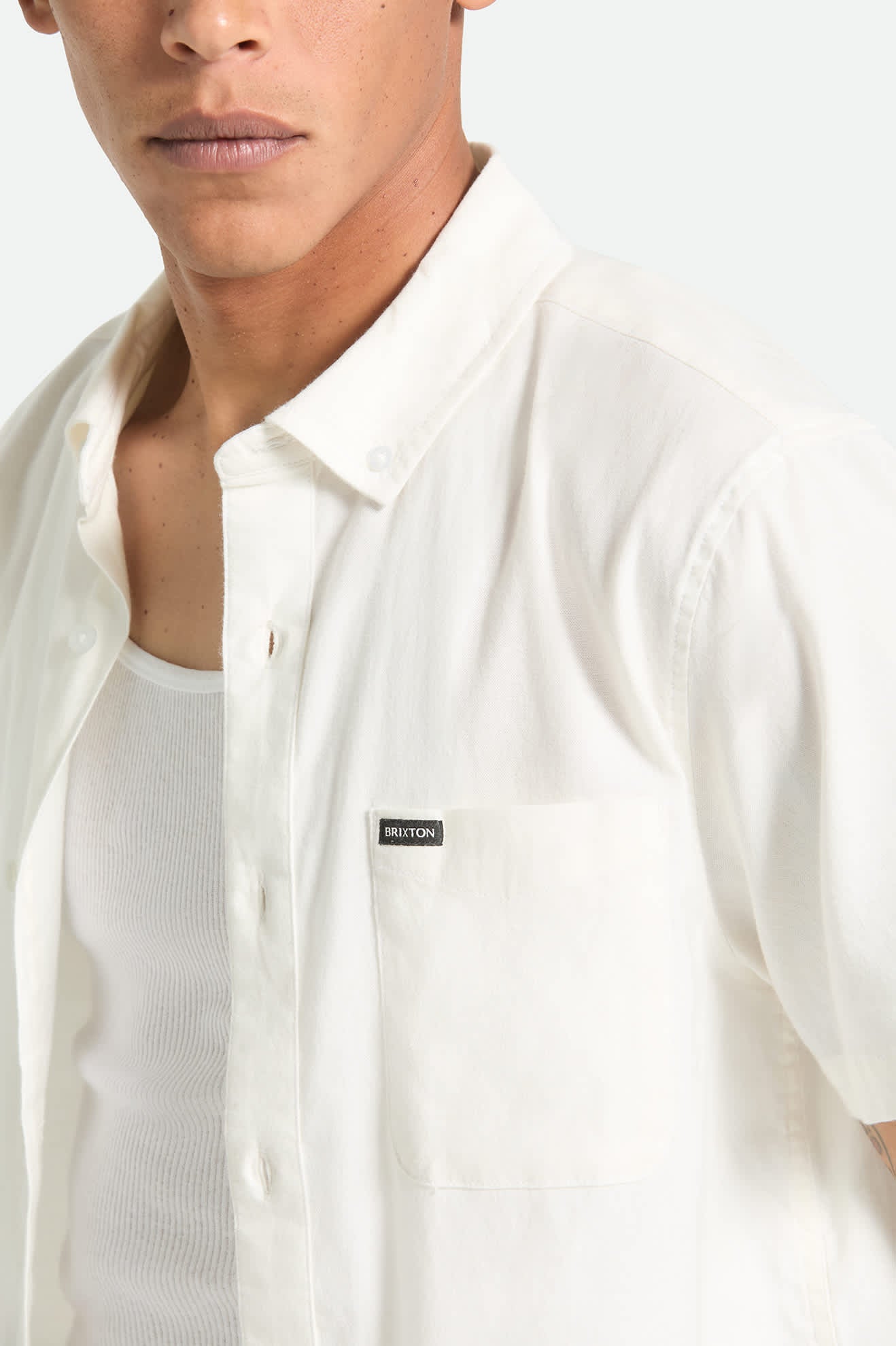 Men's Sanford Oxford Short Sleeve Shirt in the color Off White - Additional Fit image