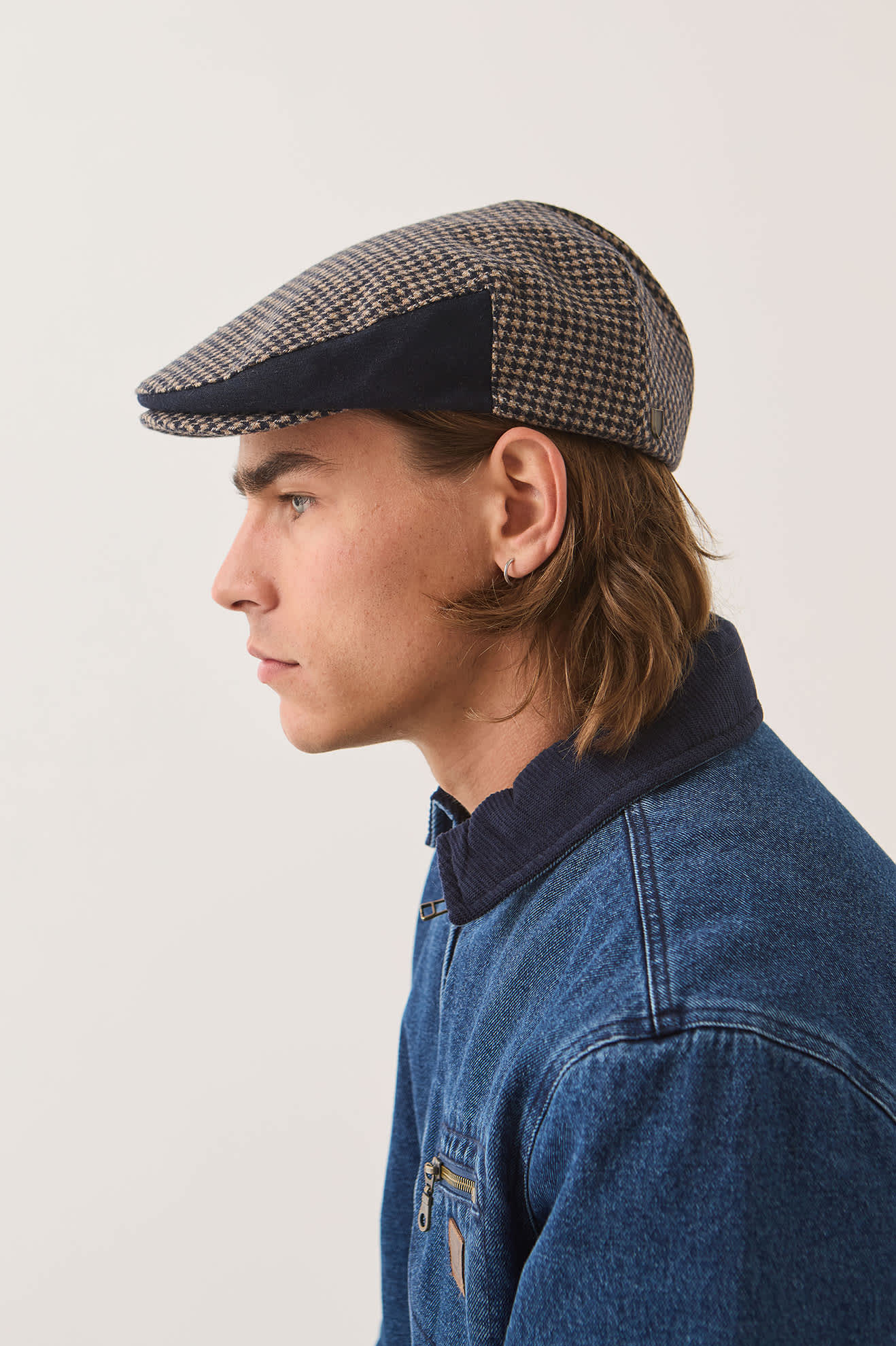 Unisex Hooligan Flat Cap in the color Navy/Sand Houndstooth - Men's Side View
