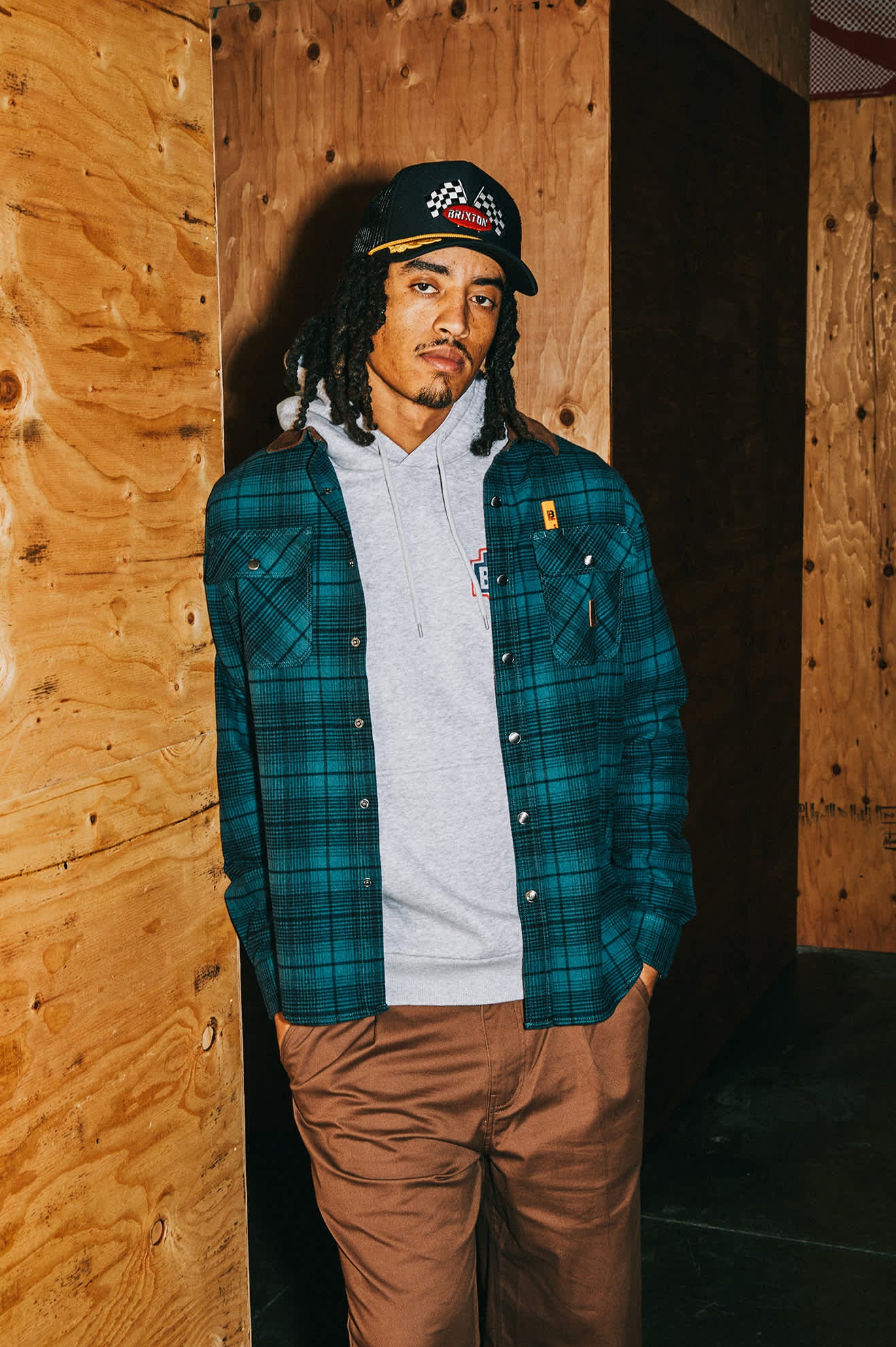 Men's Builders Bowery Stretch Water Resistant Flannel in the color Night Sage/Black - Men's Lifestyle image