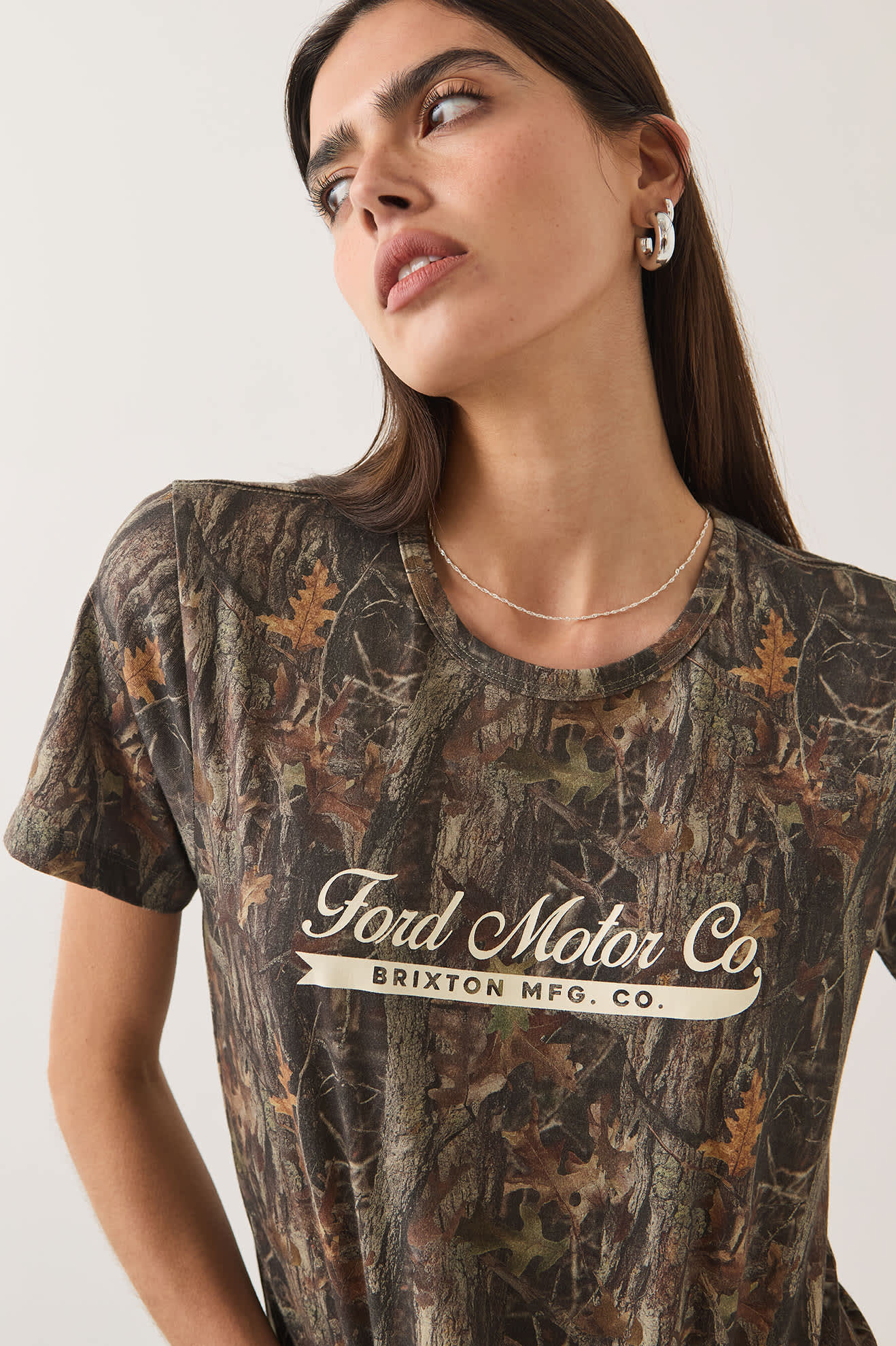 Women's Ford x Brixton T-Shirt in the color Boxwood Green - Additional Fit image