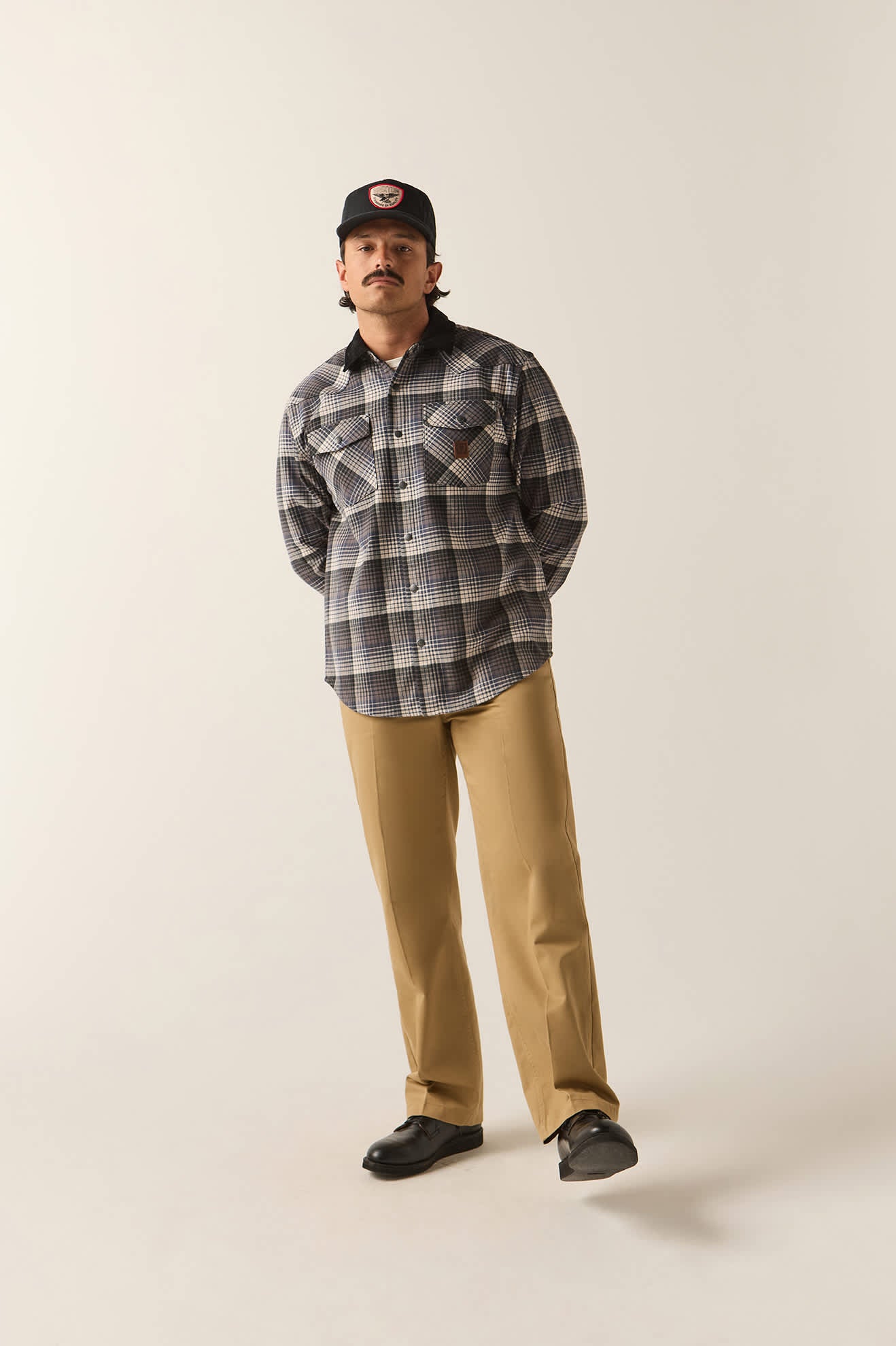 Men's Bowery Builders Ranch Performance Flannel in the color Black/Navy - Additional Fit image